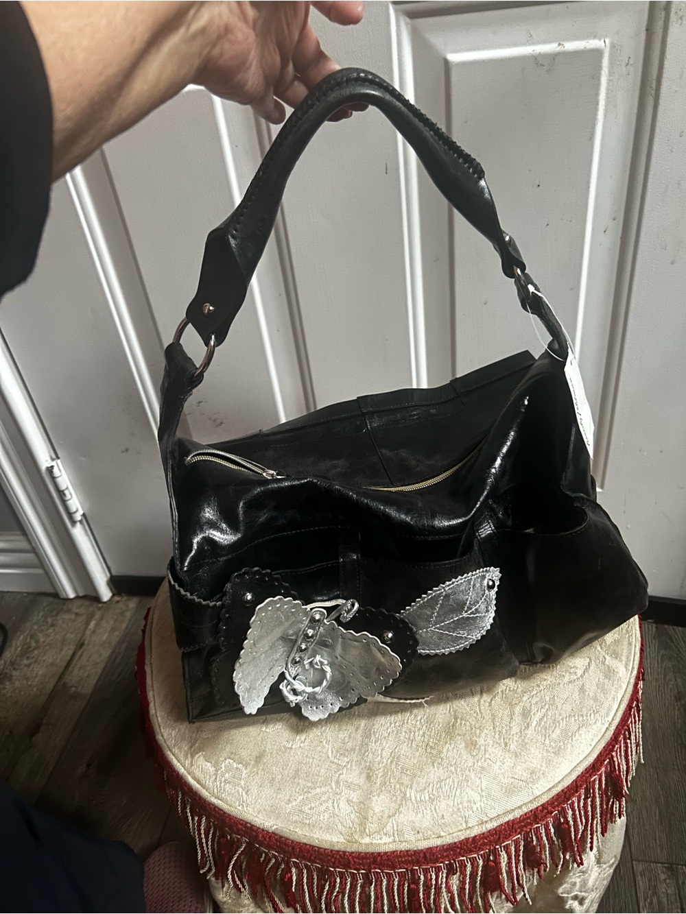 Vtg-Beverly Feldman Black Leather Women’s Shoulder Bag with Silver Leaf Accent - Picture 2 of 16
